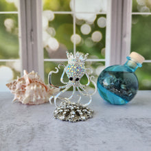 Load image into Gallery viewer, Octopus Queen