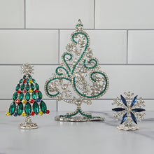 Load image into Gallery viewer, Festive Classic Tree