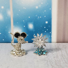 Load image into Gallery viewer, Spinning Snowflake