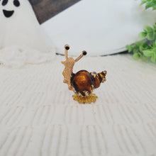 Load image into Gallery viewer, Slight Snail
