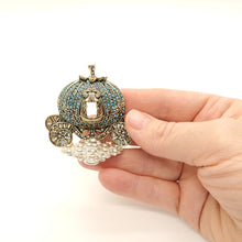 Load image into Gallery viewer, Crystal Carriage