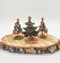 Load image into Gallery viewer, Pointed Pine Tree