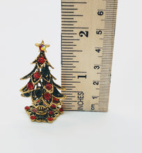 Load image into Gallery viewer, Pointed Pine Tree